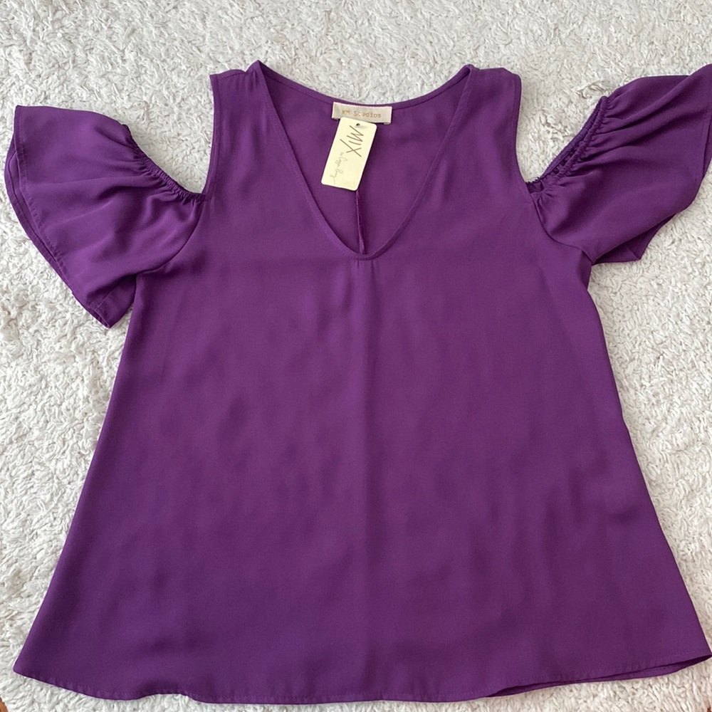 🆕 purple pullover “cold shoulder” top